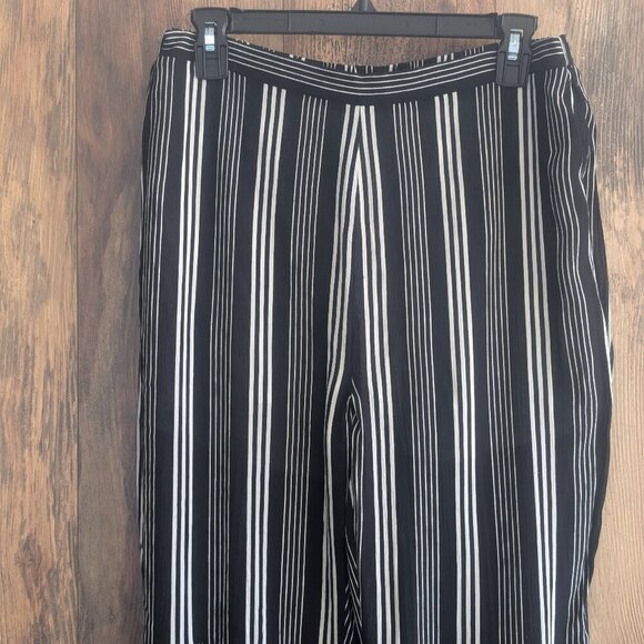 Andree by Unit Boutique Black/White Stripe Flare Wide Leg Pants M - Picture 2 of 7